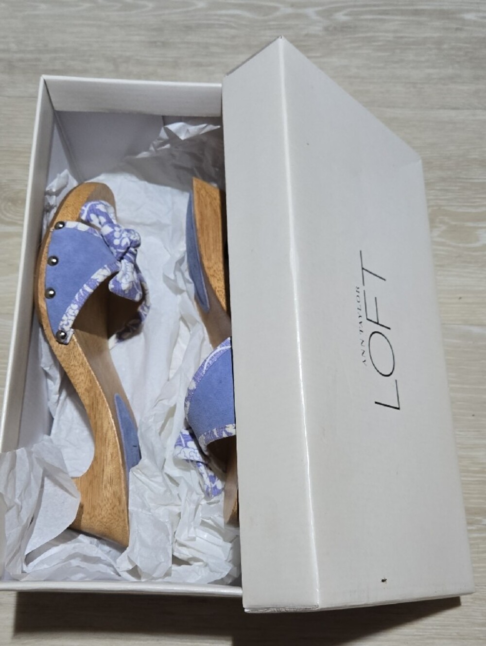 LOFT Thistle Blue Floral Knot Slide Sandals with Wood-Style Footbed.  New In Box